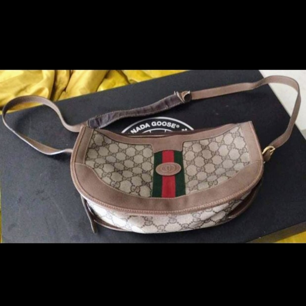 Vintage Gucci Italy Crossbody Shoulder Bag 001.067.0445